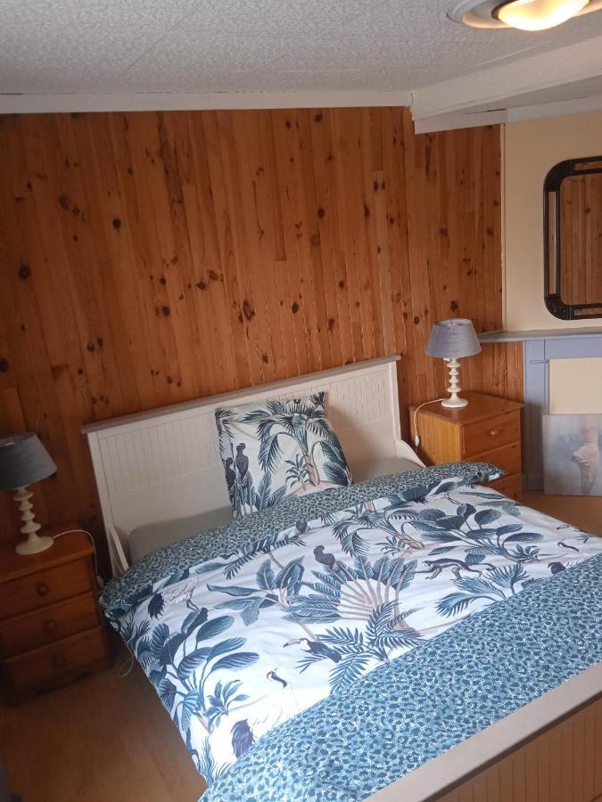 Вилла Chez Les Fleurs Vieilleville Экстерьер фото